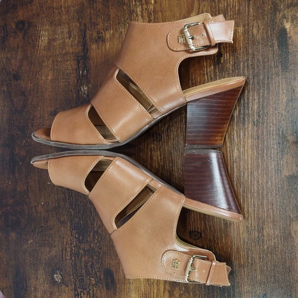 Tommy Hilfiger Vegan Leather Heeled Sandals - Picture 13 of 13